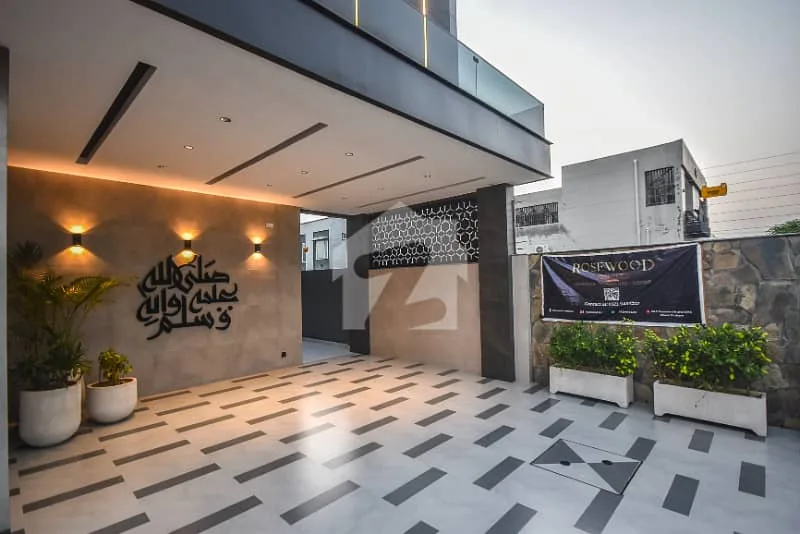 1 Kanal Semi-Furnished Luxury Villa with 5 Bedrooms for Sale in DHA