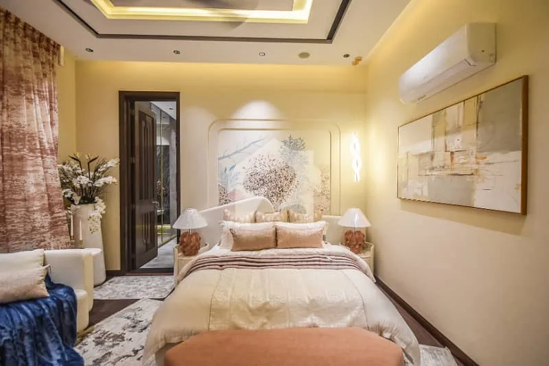 1 Kanal Semi-Furnished Luxury Villa with 5 Bedrooms for Sale in DHA