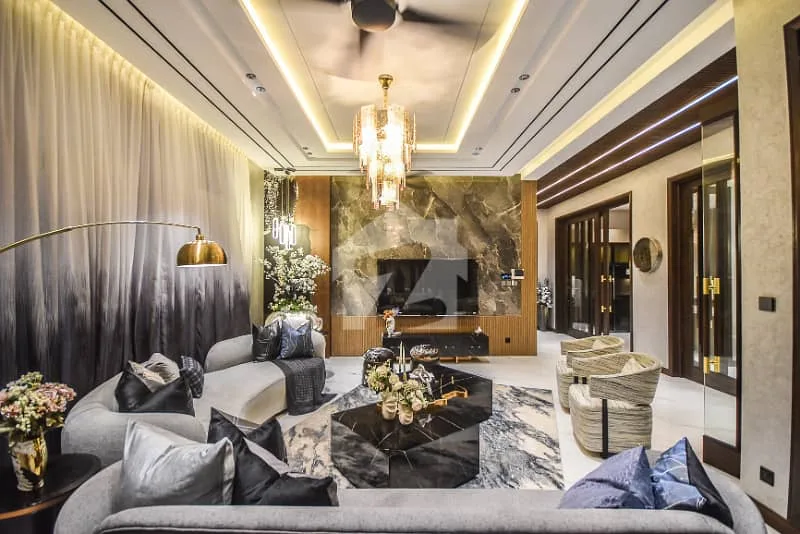 1 Kanal Semi-Furnished Luxury Villa with 5 Bedrooms for Sale in DHA