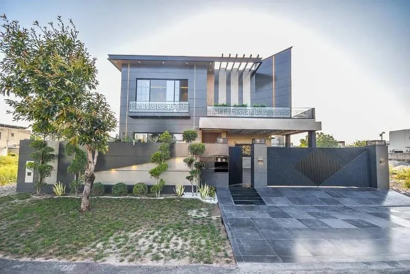 10 Marla Newly Built House in Prime Location Close to Park and Airport