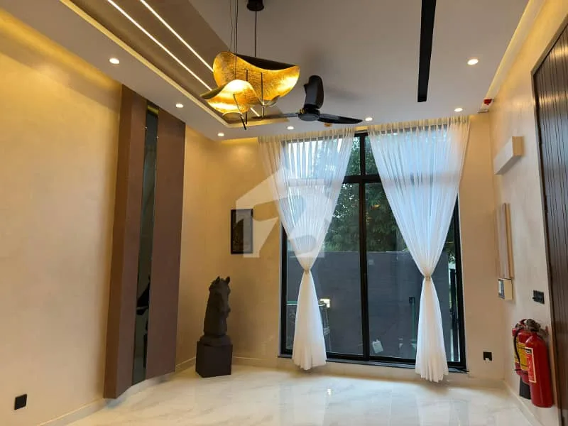5 Marla Ultra Modern Villa Available for Sale in DHA