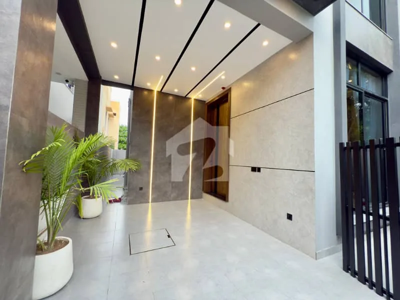 5 Marla Ultra Modern Villa Available for Sale in DHA