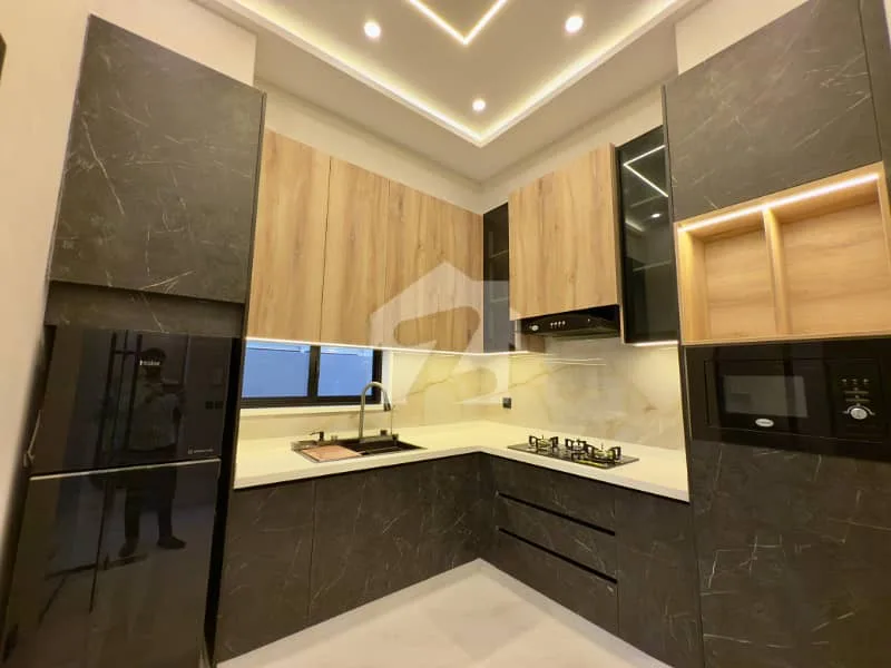 5 Marla Ultra Modern Villa Available for Sale in DHA
