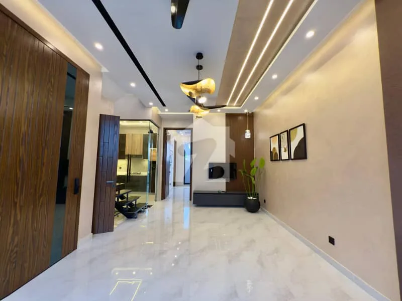 5 Marla Ultra Modern Villa Available for Sale in DHA