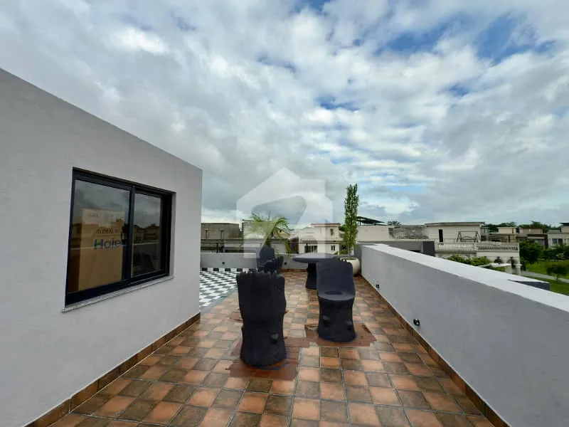 5 Marla Ultra Modern Villa Available for Sale in DHA