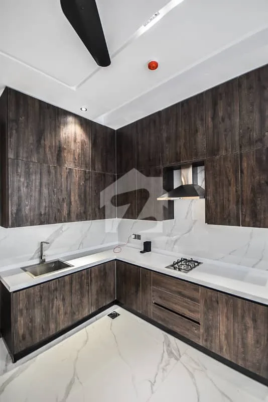5 Marla Ultra Modern Villa Available for Sale in DHA