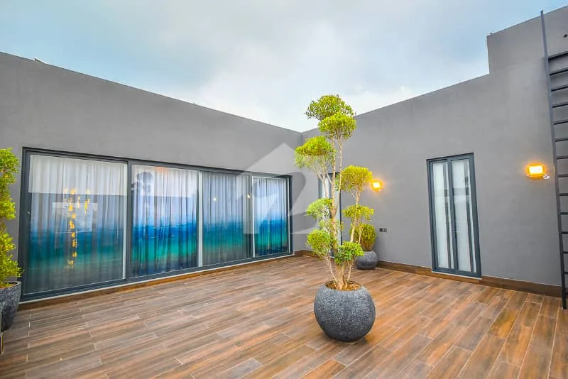 5 Marla Ultra Modern Villa Available for Sale in DHA