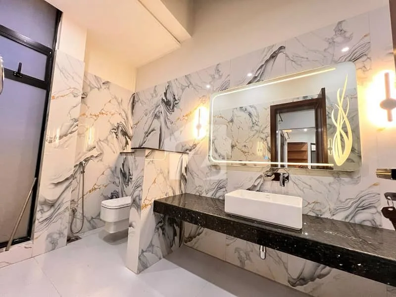Designer 1 Kanal House with 5 Bedrooms for Sale in DHA