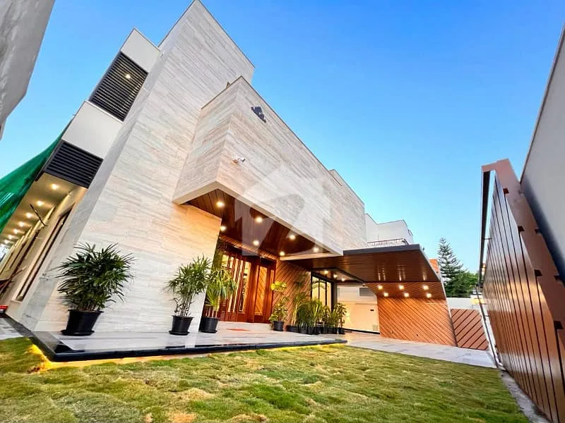 Designer 1 Kanal House with 5 Bedrooms for Sale in DHA