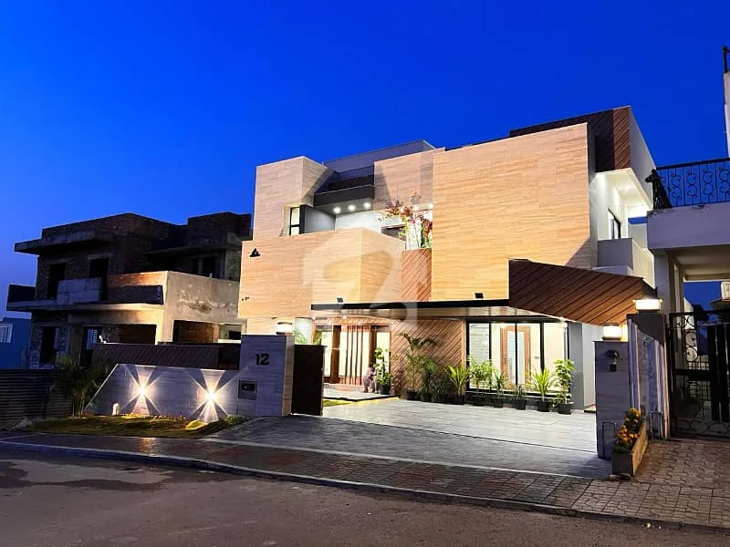 Designer 1 Kanal House with 5 Bedrooms for Sale in DHA