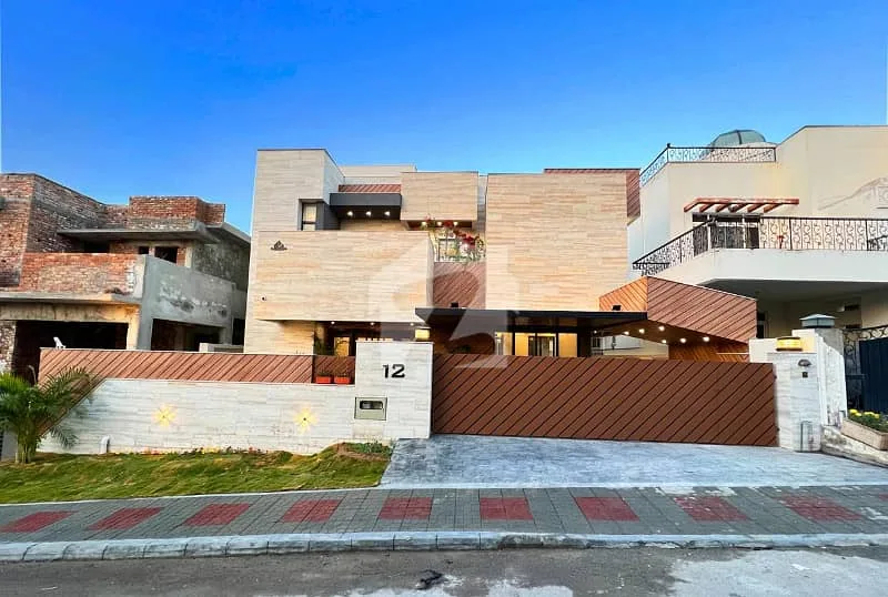 Designer 1 Kanal House with 5 Bedrooms for Sale in DHA