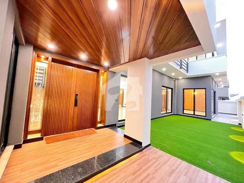 Designer 1 Kanal House with 5 Bedrooms for Sale in DHA