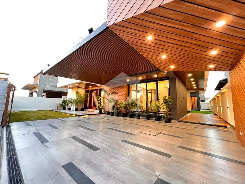 Designer 1 Kanal House with 5 Bedrooms for Sale in DHA