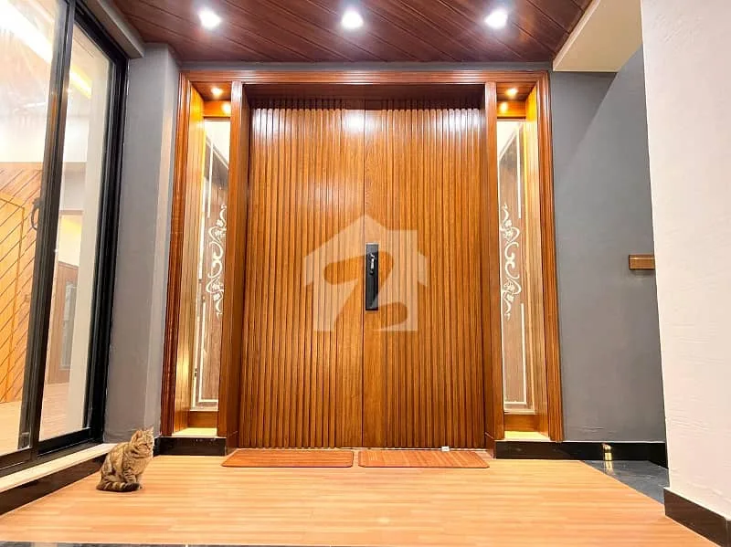 Designer 1 Kanal House with 5 Bedrooms for Sale in DHA
