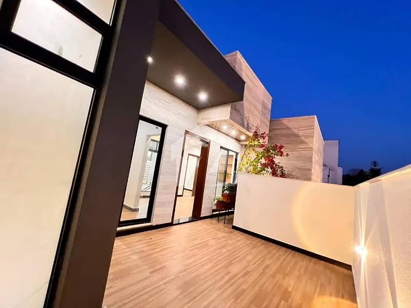 Designer 1 Kanal House with 5 Bedrooms for Sale in DHA