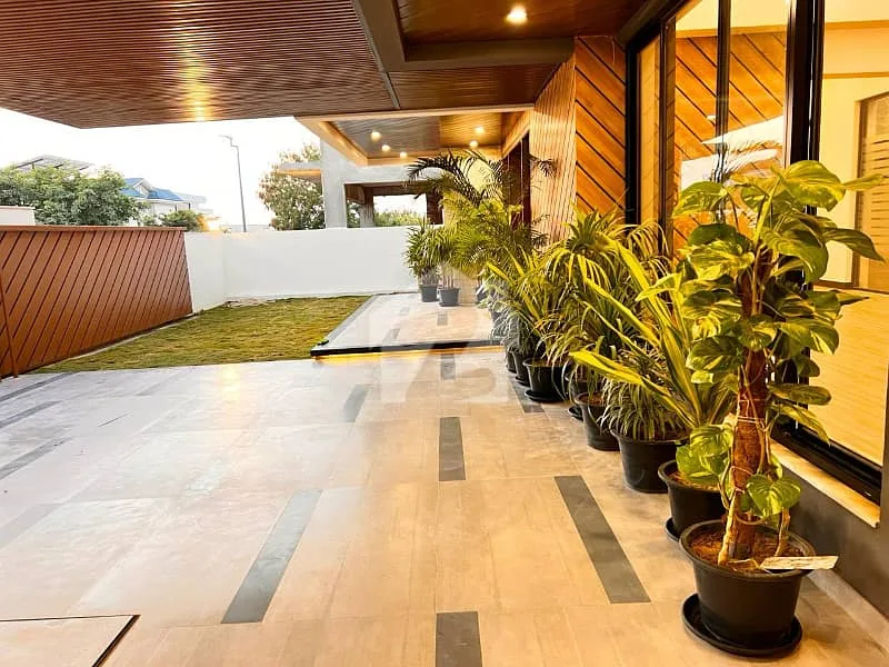 Designer 1 Kanal House with 5 Bedrooms for Sale in DHA