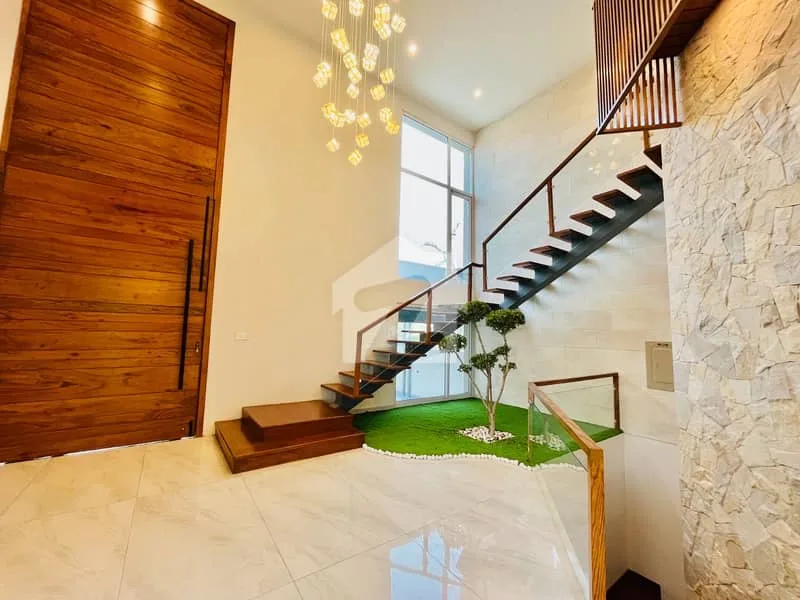 Exquisite 1 Kanal House with Pool for Sale