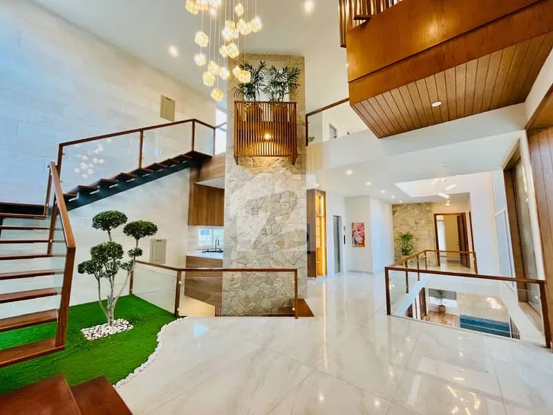 Exquisite 1 Kanal House with Pool for Sale