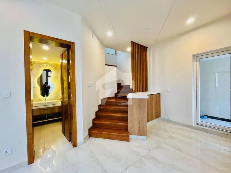 Exquisite 1 Kanal House with Pool for Sale
