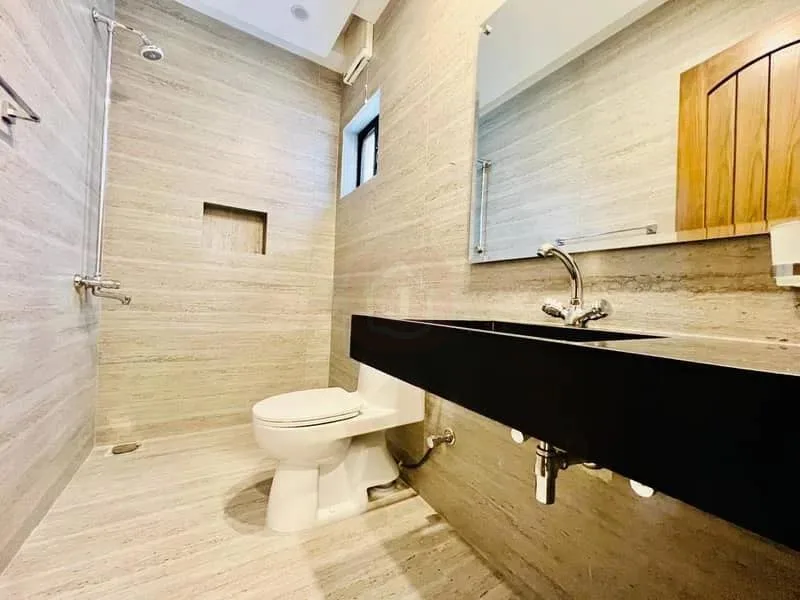 10 Marla Newly Constructed Stunning Home