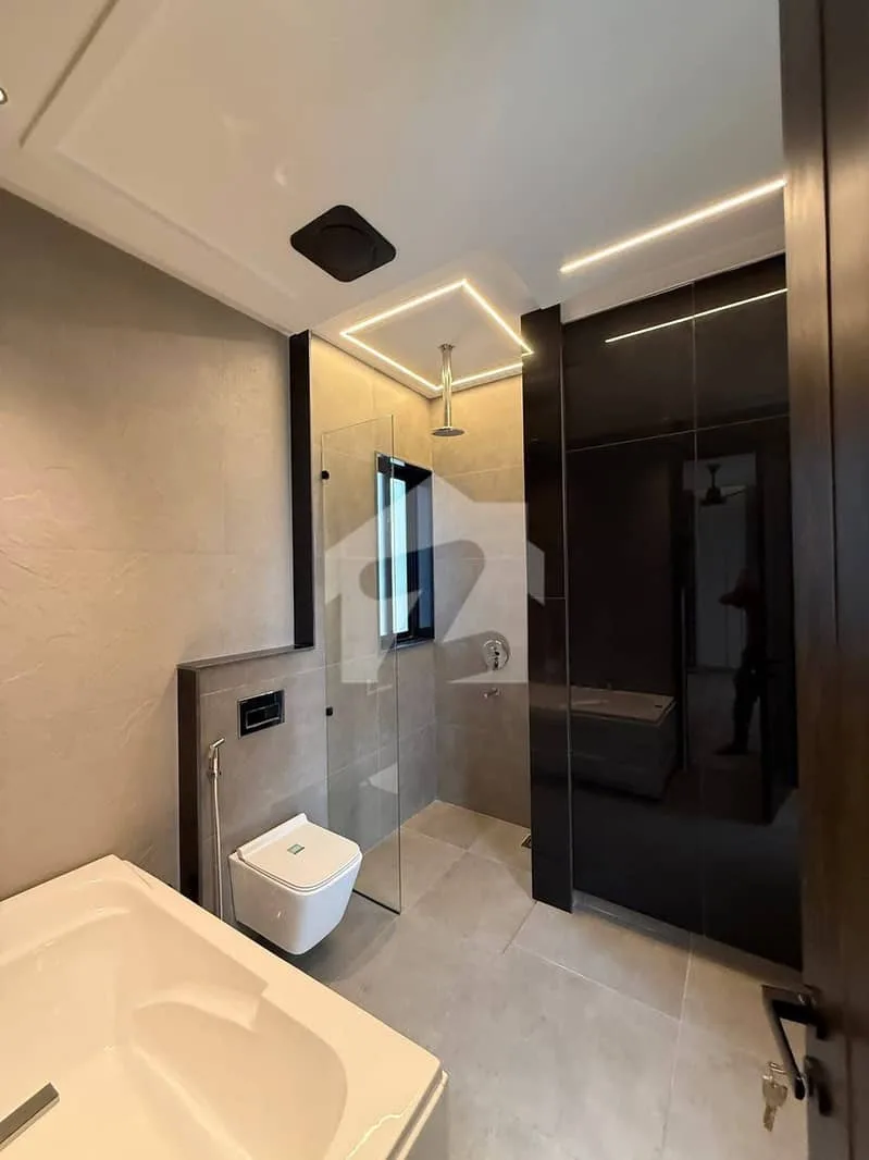 Stylish 8 Marla House with Basement for Sale at a Great Price