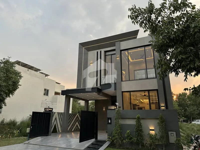 Stylish 8 Marla House with Basement for Sale at a Great Price
