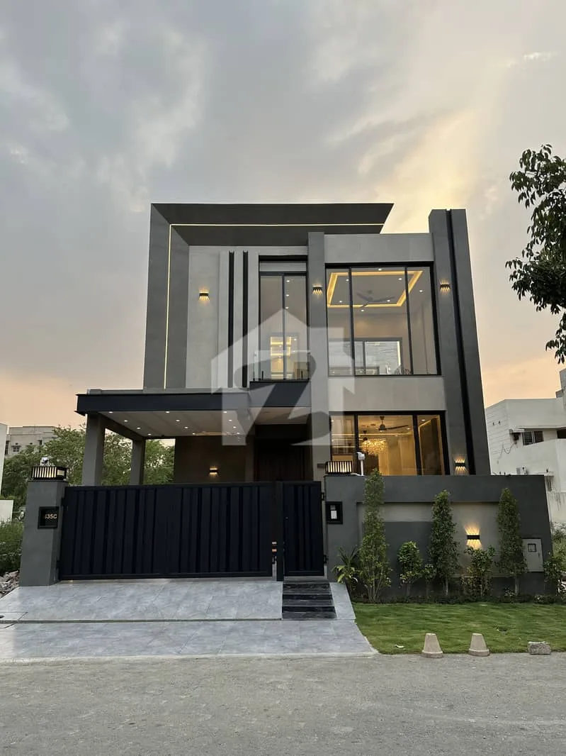 Stylish 8 Marla House with Basement for Sale at a Great Price