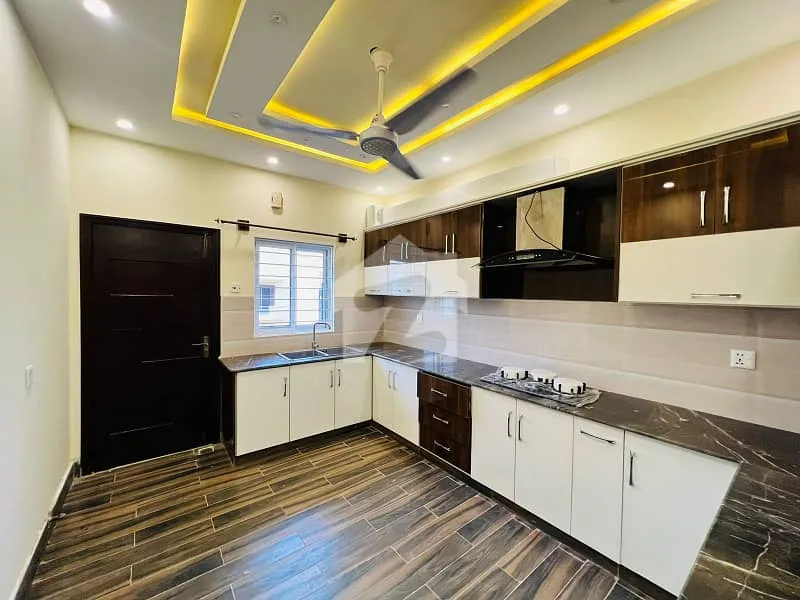 Beautifully Maintained Corner House for Sale in DHA Defence