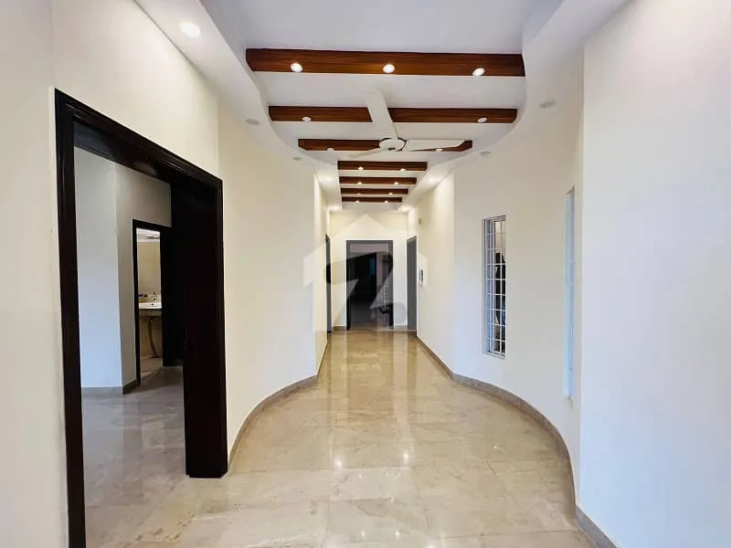 Beautifully Maintained Corner House for Sale in DHA Defence