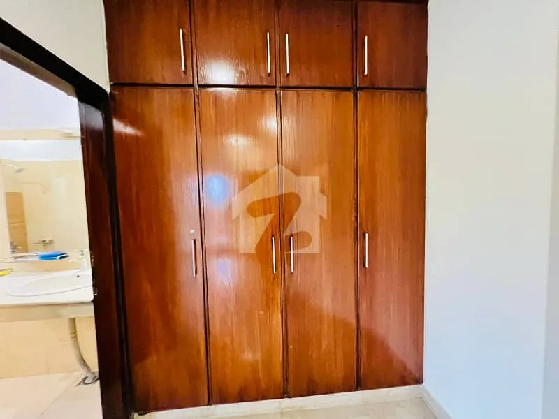 Beautifully Maintained Corner House for Sale in DHA Defence