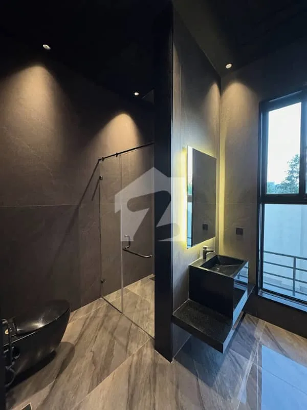 1 Kanal House Available in DHA Phase 2