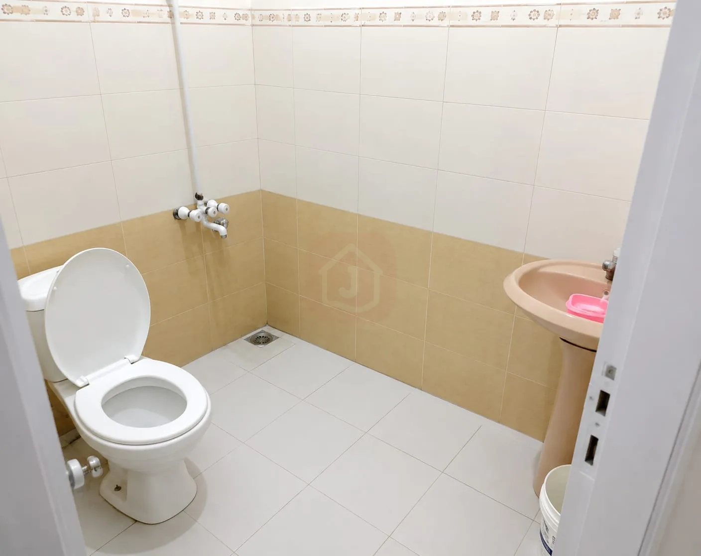 Spacious 2Br furnished house with a park nearby