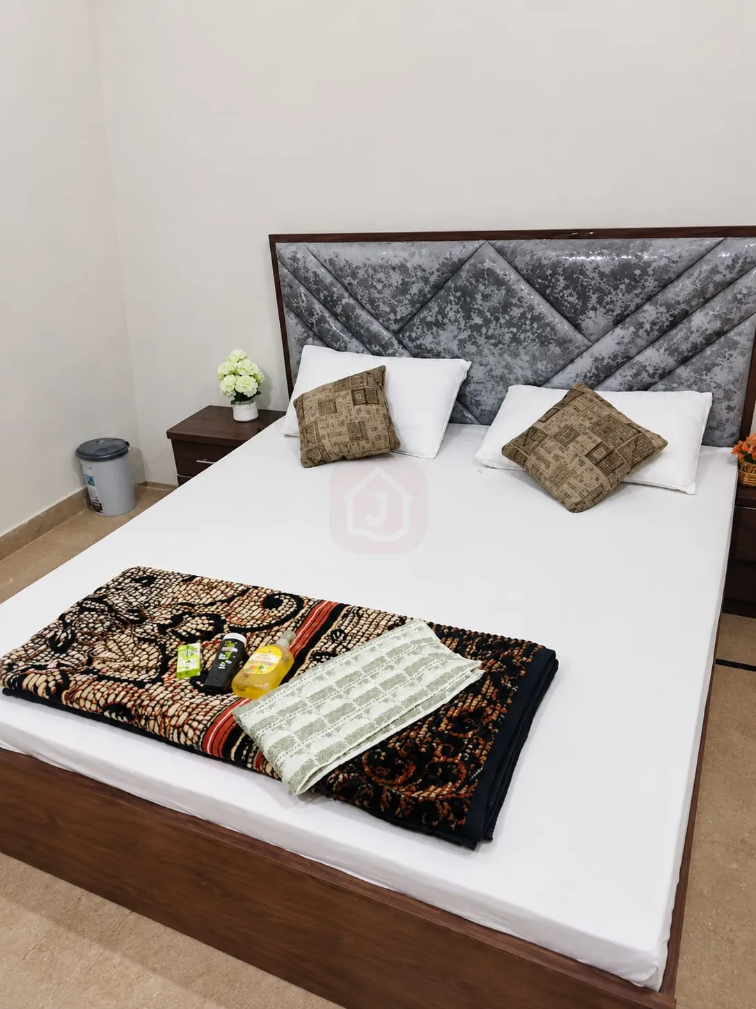 Spacious 2Br furnished house with a park nearby