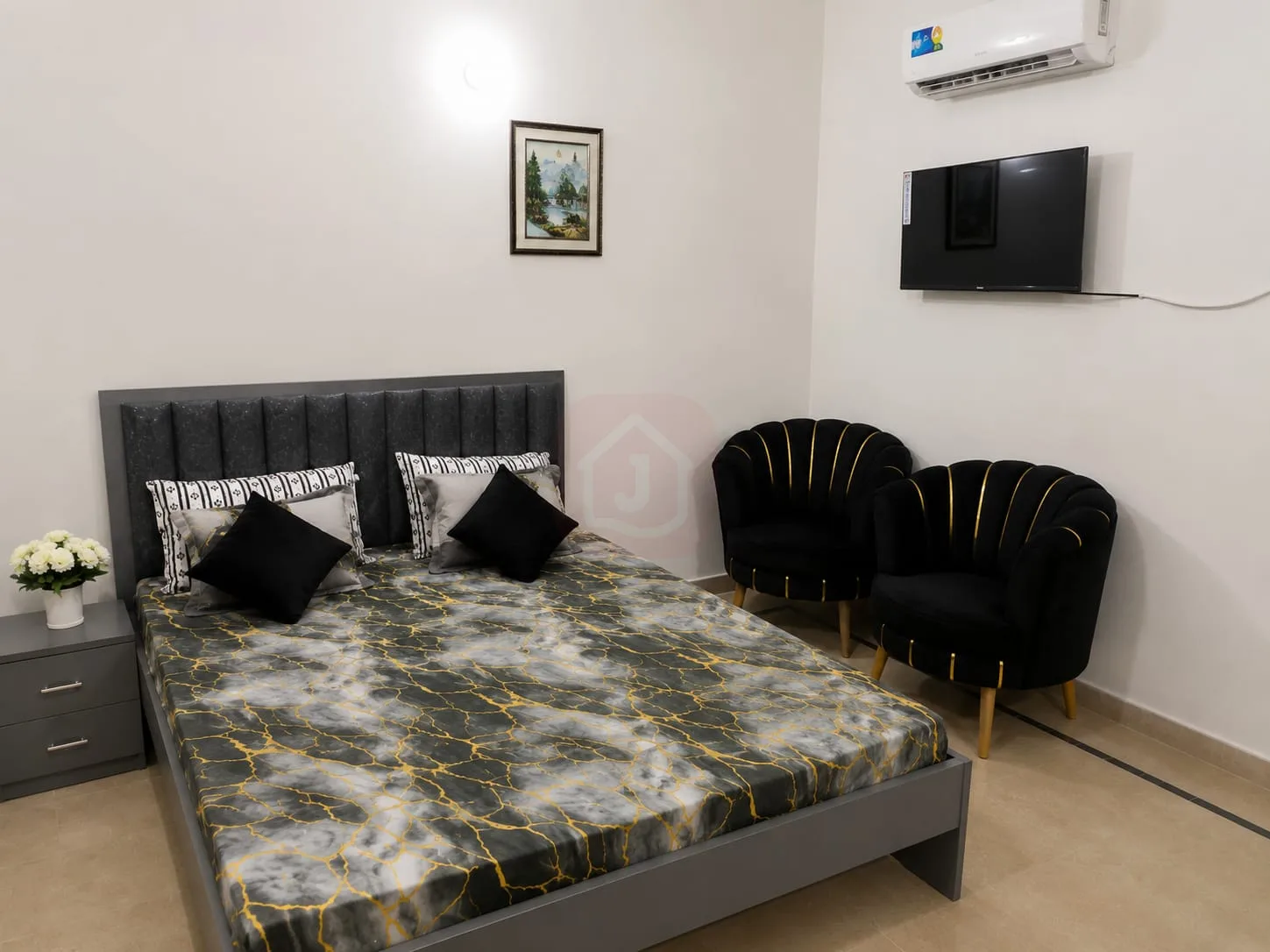 Spacious 2Br furnished house with a park nearby