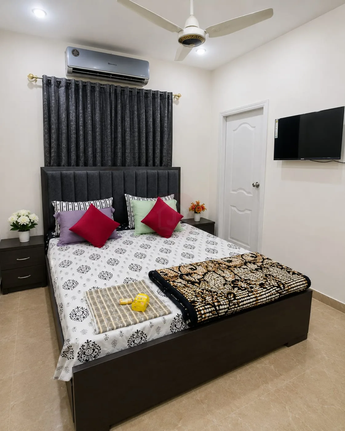 Spacious 2Br furnished house with a park nearby