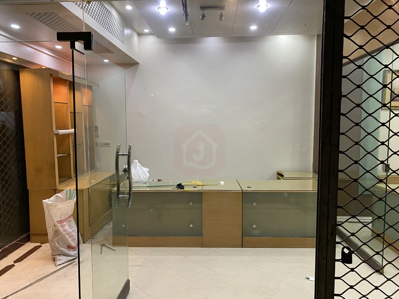 Semi-Furnished Office for Rent – Kohinoor One Plaza, Faisalabad