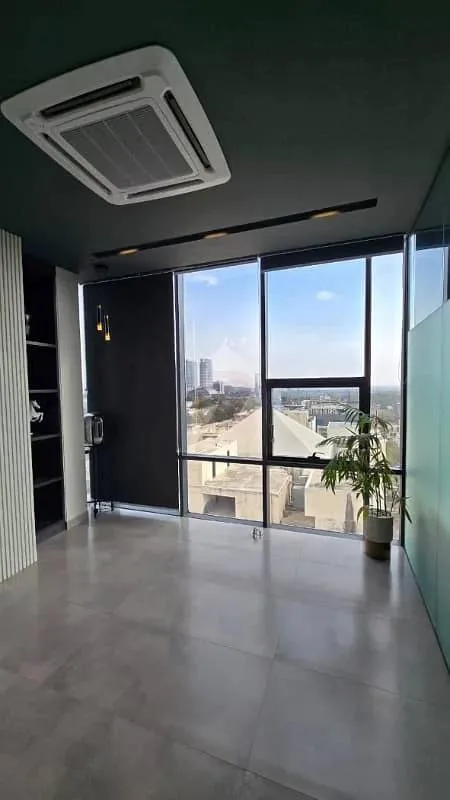 Large Office Available For Rent Ideal For Business Use