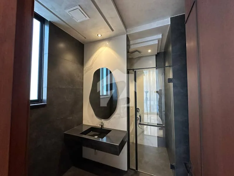 Stunning 5 Marla Home with Grand Lobby Near Doll Men Mall