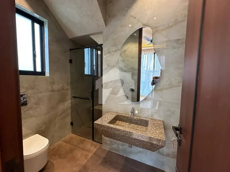 Stunning 5 Marla Home with Grand Lobby Near Doll Men Mall