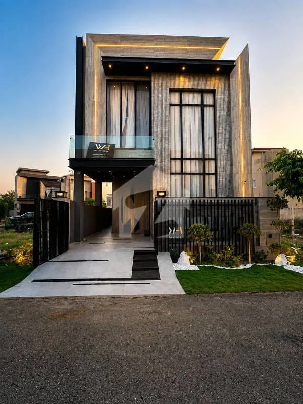 Stunning 5 Marla Home with Grand Lobby Near Doll Men Mall