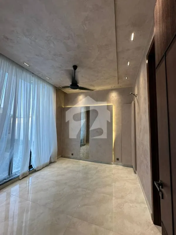 Stunning 5 Marla Home with Grand Lobby Near Doll Men Mall