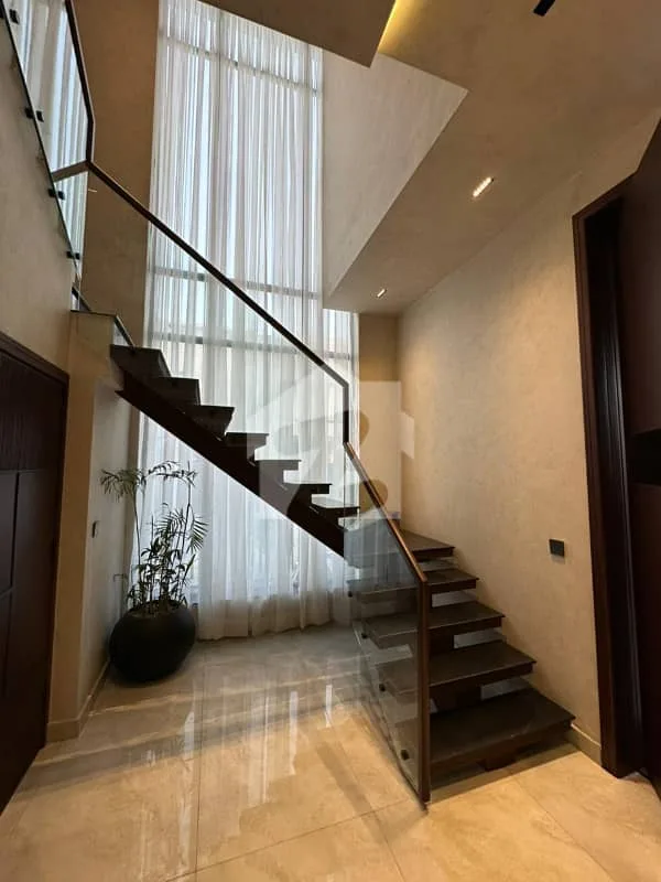 Stunning 5 Marla Home with Grand Lobby Near Doll Men Mall