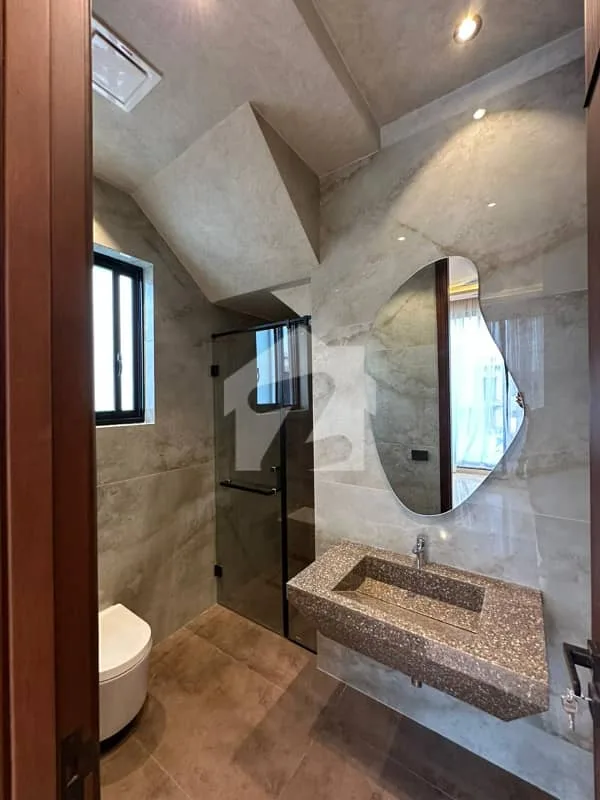 Stunning 5 Marla Home with Grand Lobby Near Doll Men Mall