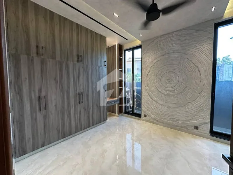 Stunning 5 Marla Home with Grand Lobby Near Doll Men Mall