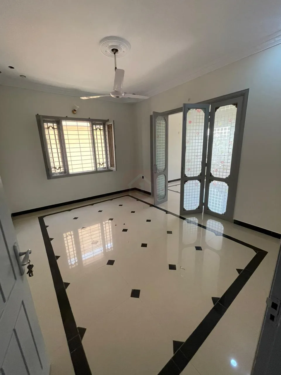 Own a Spacious 500-Yard Two-Unit Bungalow on Khayaban-e-Bahria, DHA Phase 5