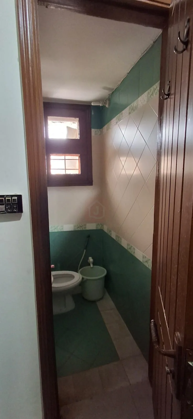 Own a Spacious 500-Yard Two-Unit Bungalow on Khayaban-e-Bahria, DHA Phase 5