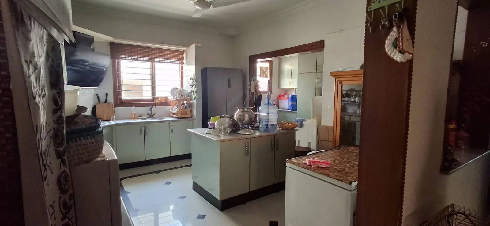 Own a Spacious 500-Yard Two-Unit Bungalow on Khayaban-e-Bahria, DHA Phase 5