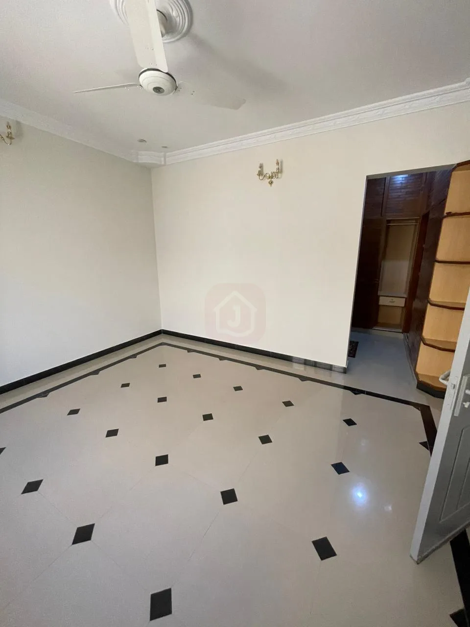 Own a Spacious 500-Yard Two-Unit Bungalow on Khayaban-e-Bahria, DHA Phase 5