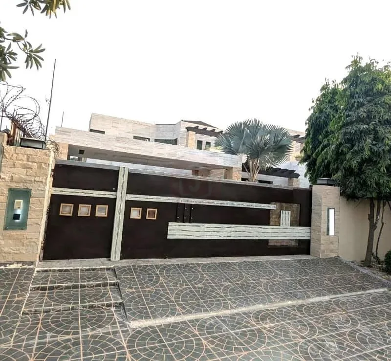 Stunning Owner-Built Bungalow in Prime DHA Lahore Location