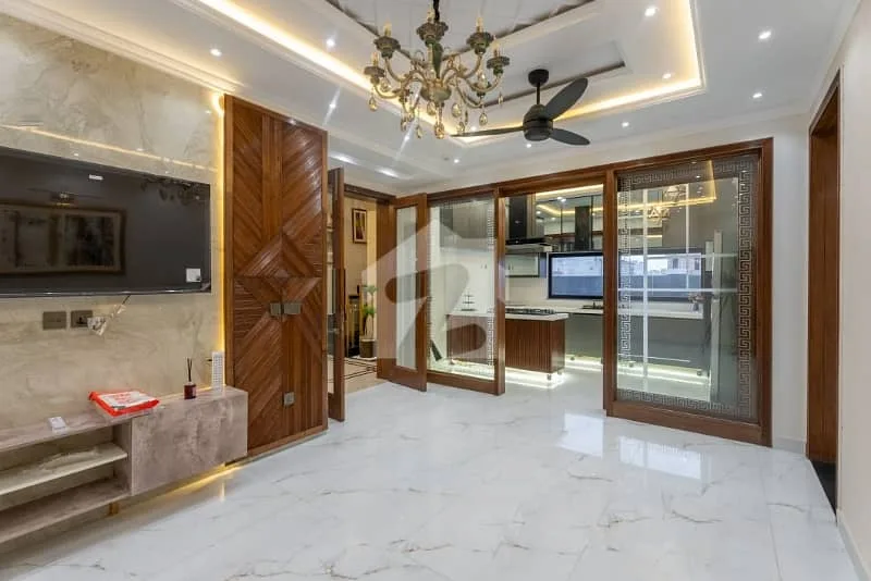 10 Marla House Available Close to Park
